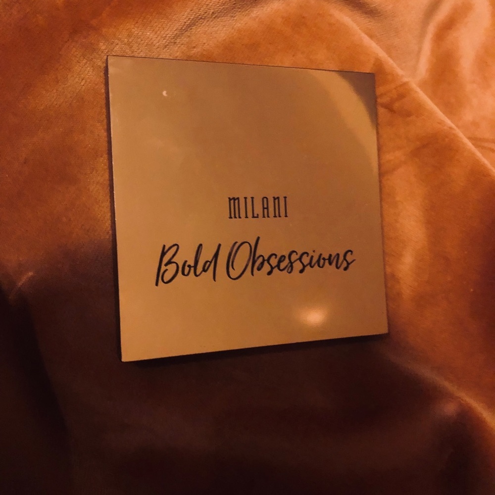 Milani bold obsessions eyeshadow pallet